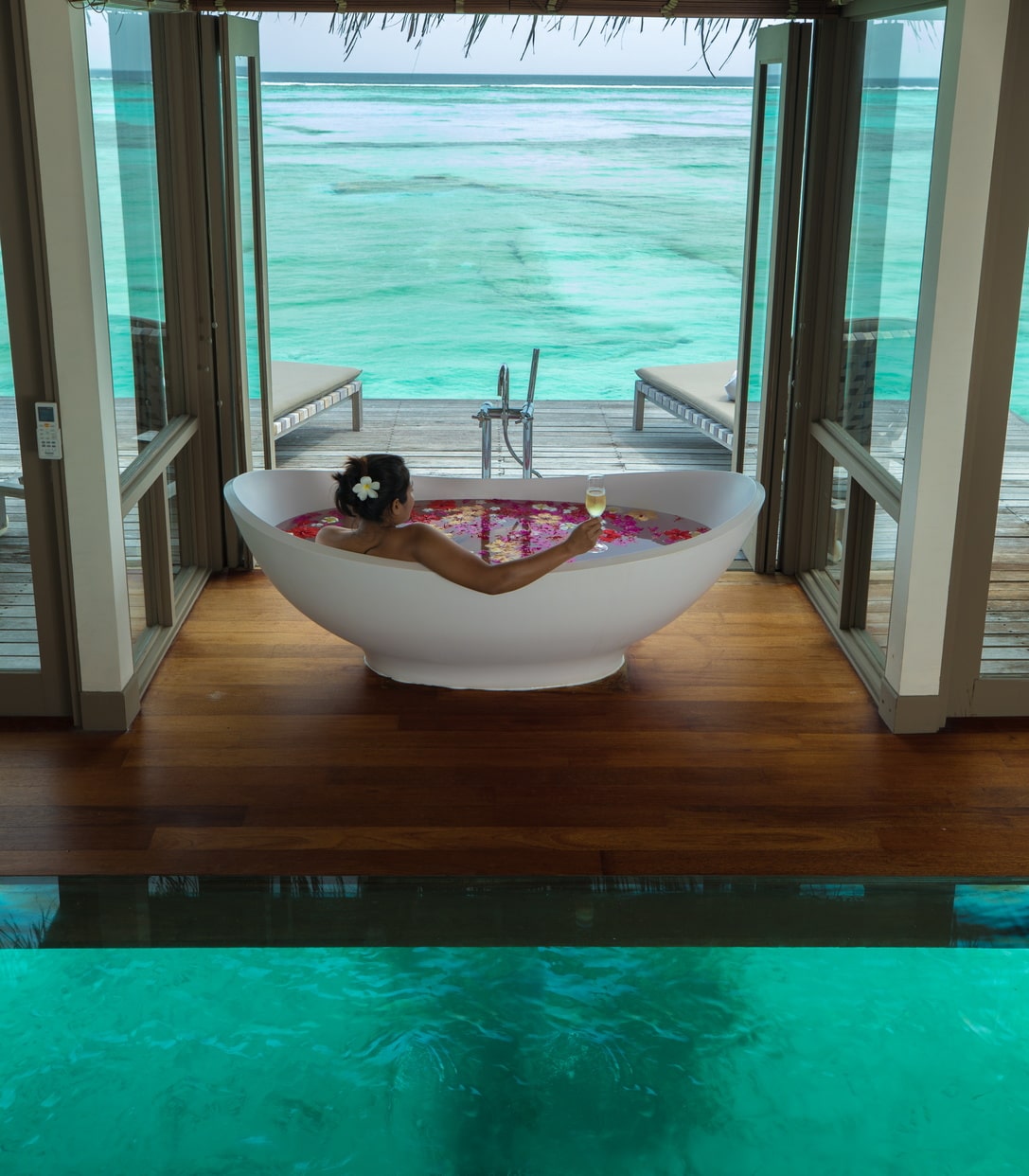Spa bathtub_1087x1242-min